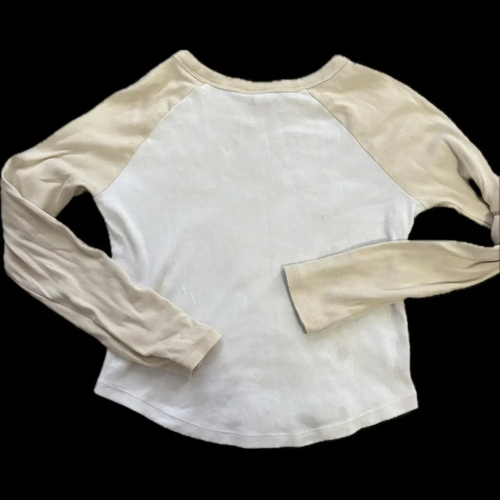 Old Navy Kids Beige and White Long Sleeve Tee - Picture 2 of 2